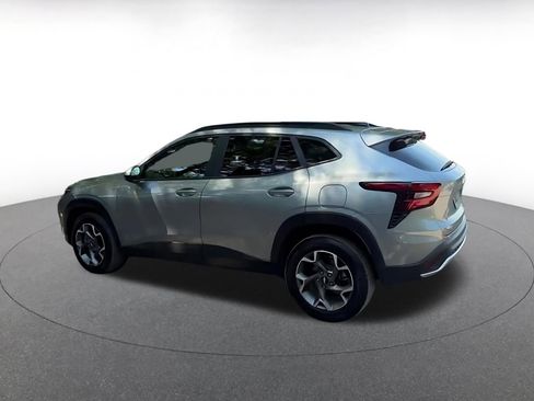 Used 2025 Chevrolet Trax LT FWD image 10