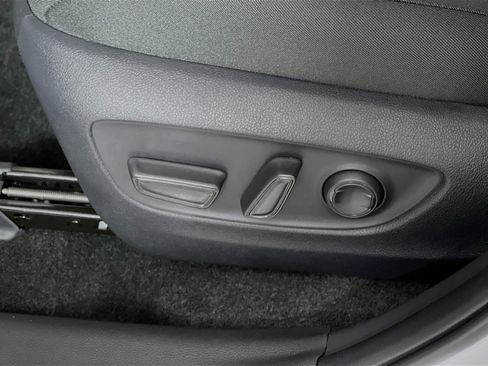 Used 2025 Toyota RAV4 XLE AWD/4WD image 15