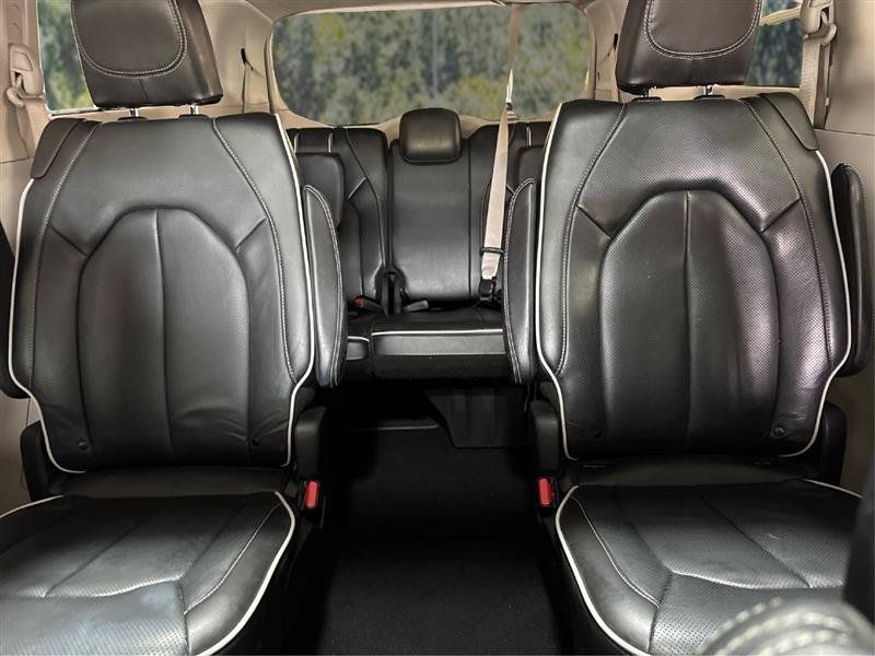 Used 2023 Chrysler Pacifica Limited FWD image 33