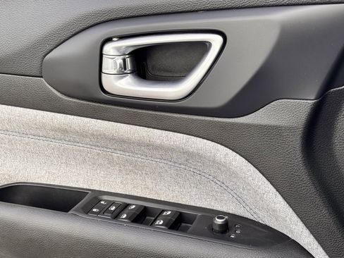 Used 2023 Jeep Compass Sport image 23