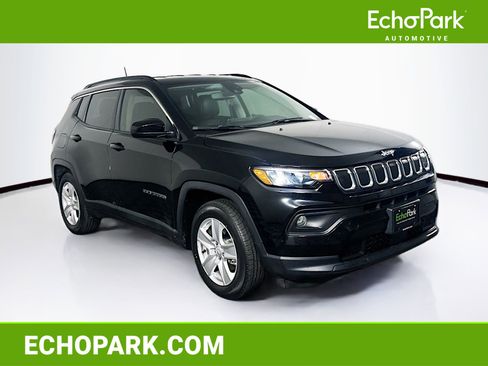 Used 2022 Jeep Compass Latitude image 1