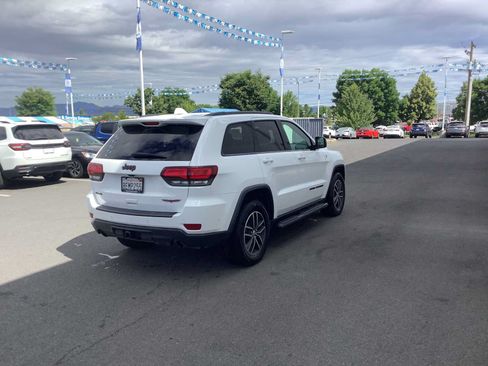 Used 2018 Jeep Grand Cherokee Trailhawk AWD/4WD image 6