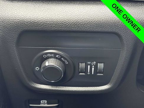Used 2023 Jeep Grand Cherokee Altitude AWD/4WD image 11