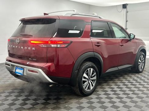 Used 2025 Nissan Pathfinder SL image 13