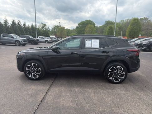 Used 2024 Chevrolet Trax RS w/ Driver Confidence Package image 2