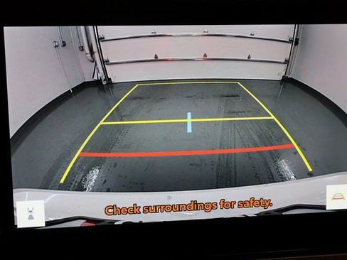 Used 2025 Toyota Camry SE image 27