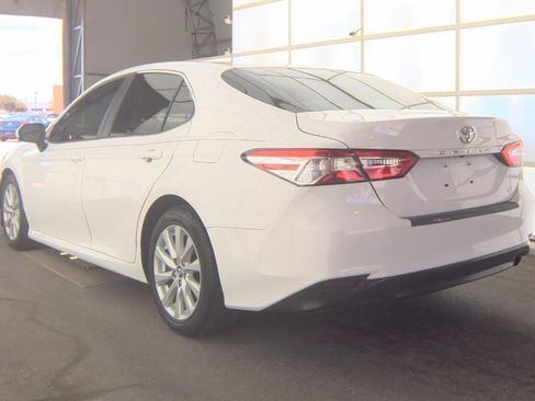 Used 2018 Toyota Camry LE FWD image 12