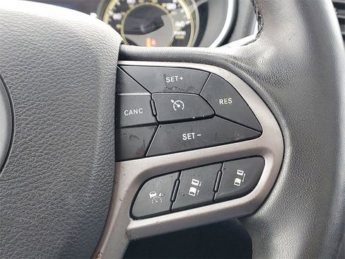 Used 2022 Jeep Cherokee Limited image 23