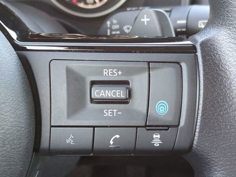 Used 2023 Nissan Rogue SV image 24