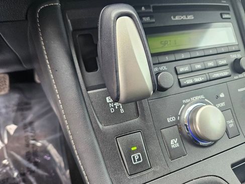 Used 2014 Lexus CT 200h image 11