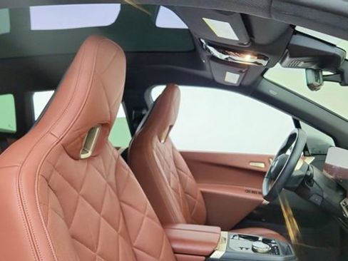 Used 2024 BMW iX xDrive50 w/ Premium Package AWD/4WD image 21