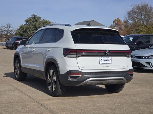 Used 2025 Volkswagen Taos SE image 4