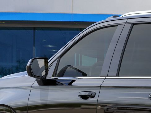 New 2026 Chevrolet Suburban LT AWD/4WD image 12