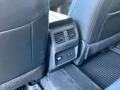 Used 2024 Nissan Rogue SL w/ SL Premium Package image 10