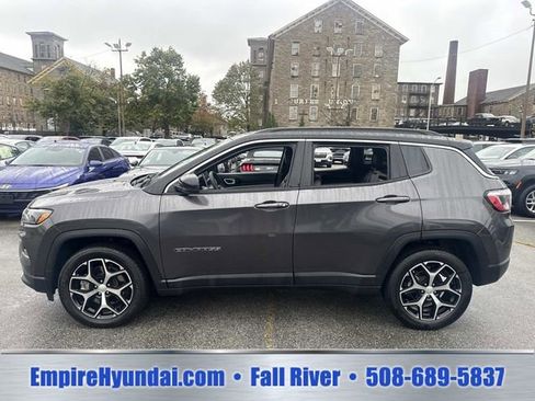 Used 2024 Jeep Compass Limited AWD/4WD image 10