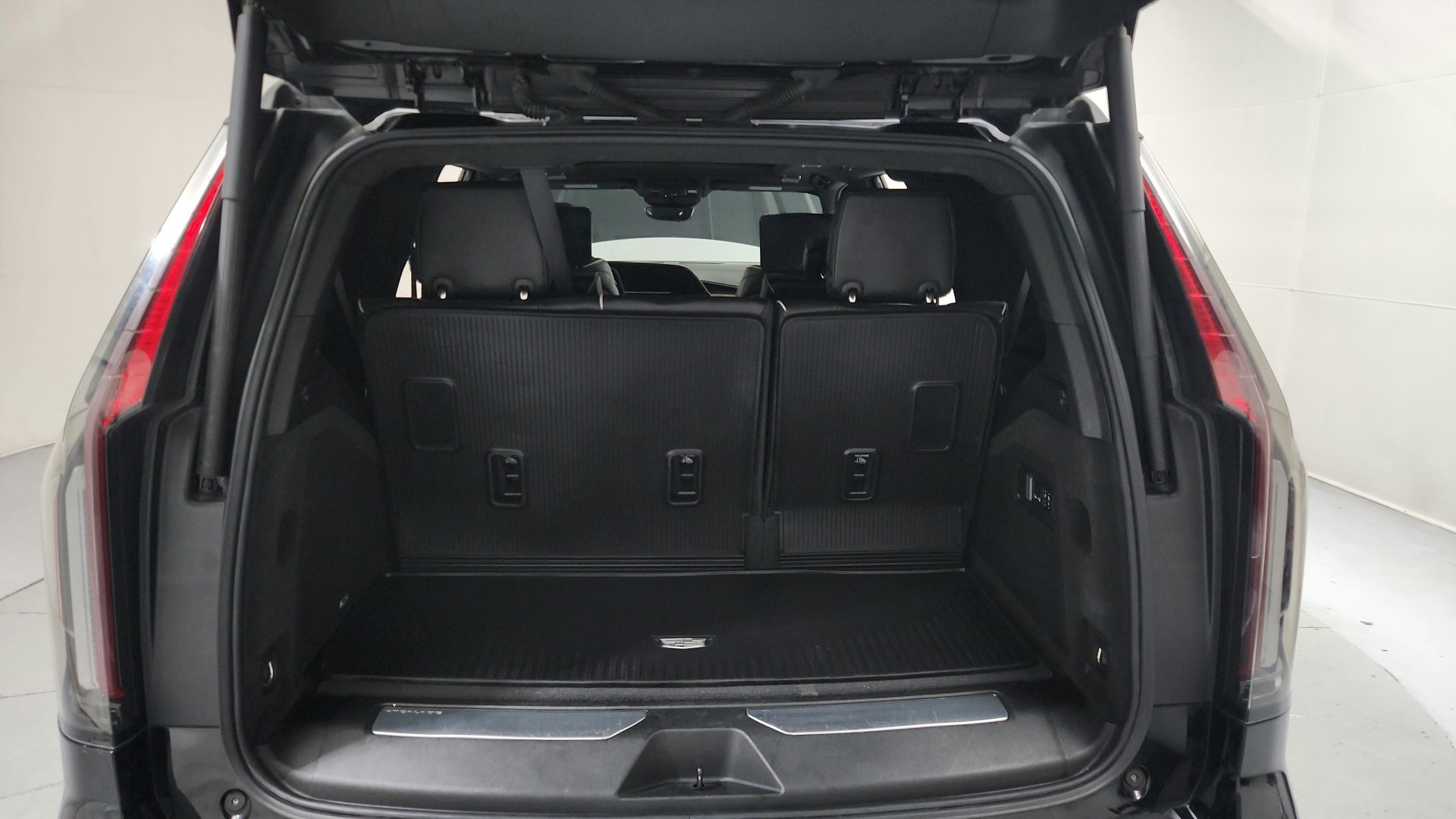 Certified 2023 Cadillac Escalade Sport Platinum w/ LPO, ONYX Package AWD/4WD image 26