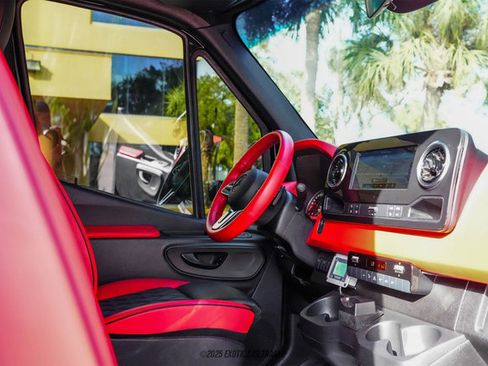 Used 2019 Mercedes-Benz Sprinter 4x4 170 image 30