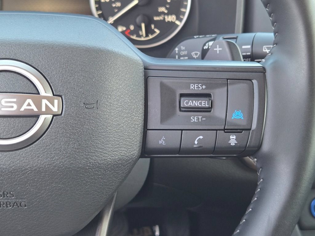 Used 2025 Nissan Rogue SV AWD/4WD image 35