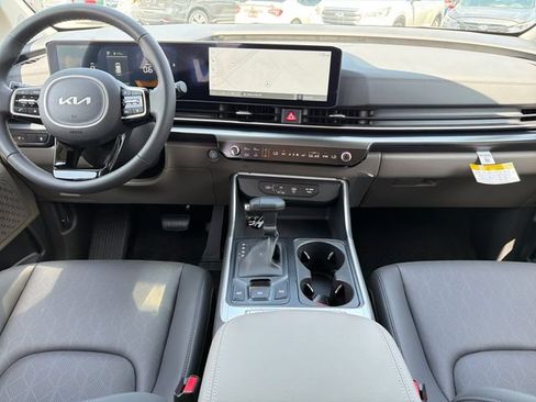 New 2026 Kia Carnival FWD image 9
