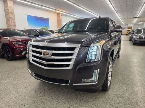 Used 2018 Cadillac Escalade ESV Luxury AWD/4WD image 1