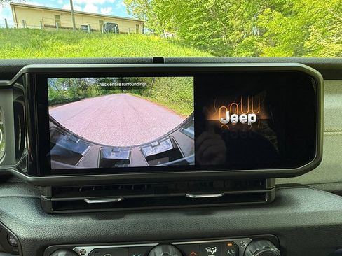 Used 2025 Jeep Wrangler Unlimited Sport image 25