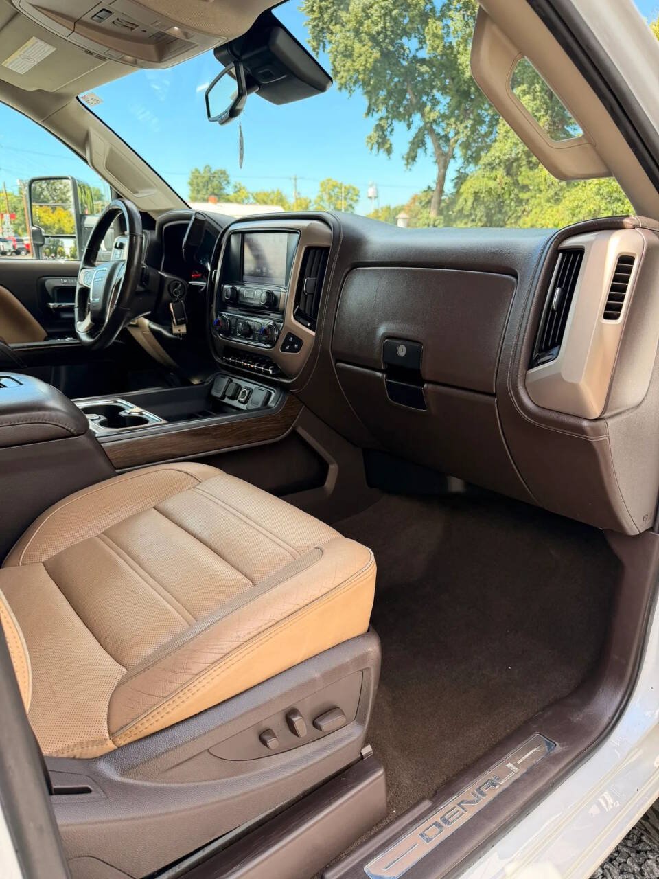 Used 2018 GMC Sierra 2500 Denali w/ Duramax Plus Package AWD/4WD image 22