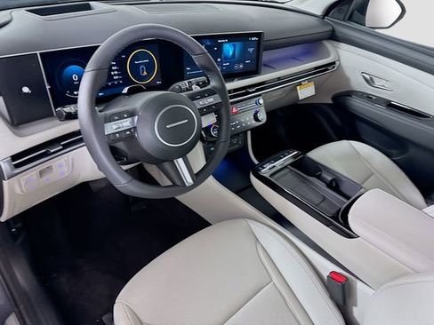 Used 2025 Hyundai Tucson Limited image 19