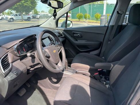 Used 2019 Chevrolet Trax LS w/ Tint and Cruise Package FWD image 11