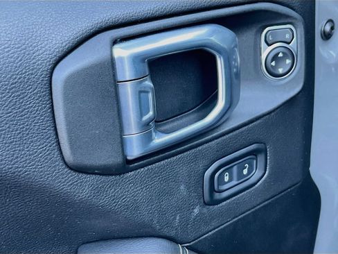 Used 2021 Jeep Wrangler Unlimited Sahara w/ Cold Weather Group AWD/4WD image 12