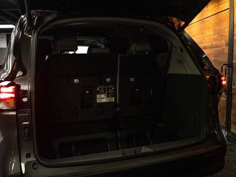 Used 2023 Toyota Sienna XLE FWD image 7