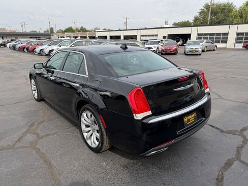 Used 2019 Chrysler 300 Limited RWD image 4