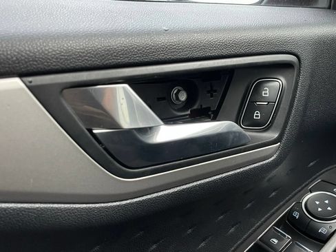 Used 2020 Ford Escape SE FWD image 13