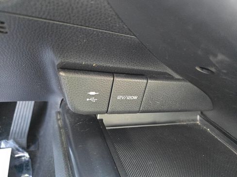 Used 2018 Toyota Camry SE FWD image 25