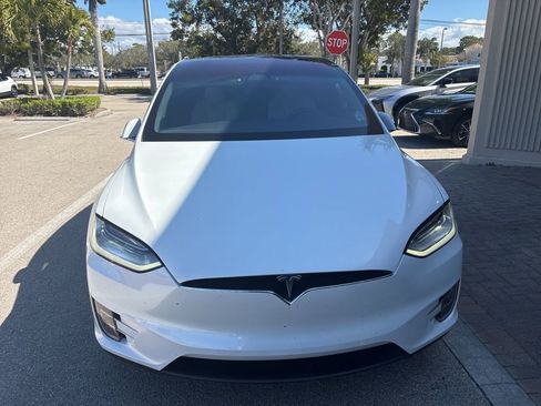 Used 2020 Tesla Model X Long Range image 10