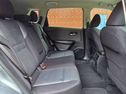 Used 2021 Nissan Rogue SV FWD image 14