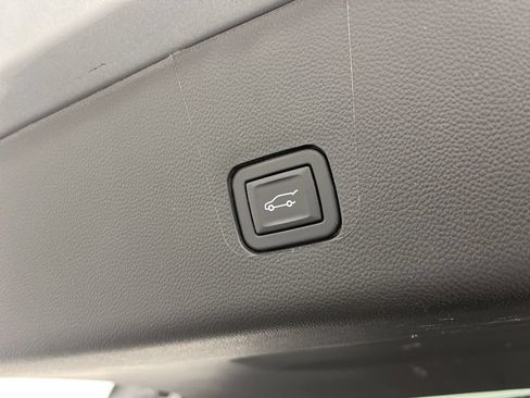 Certified 2023 Chevrolet Traverse LT FWD image 11