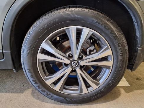 Used 2019 Nissan Rogue SV w/ Premium Package image 24