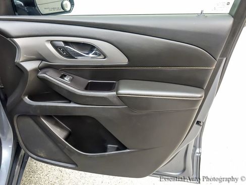 Used 2018 Chevrolet Traverse LT image 25