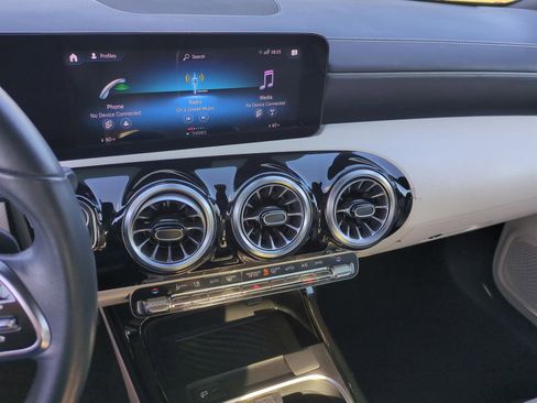 Used 2023 Mercedes-Benz CLA 250 image 31