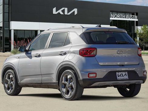 Used 2022 Hyundai Venue SEL image 5