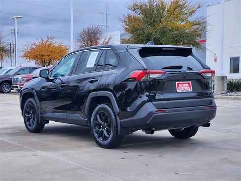 Used 2022 Toyota RAV4 LE image 4
