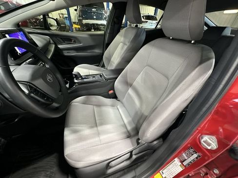 Used 2024 Toyota Prius LE AWD/4WD image 17