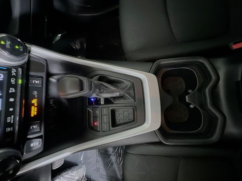 Used 2019 Toyota RAV4 XLE w/ Convenience Package FWD image 25