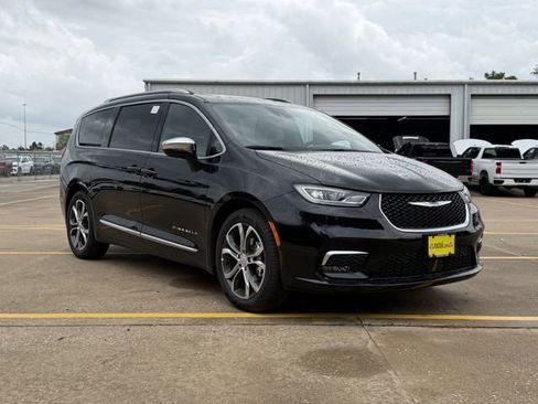 New 2026 Chrysler Pacifica Pinnacle image 2