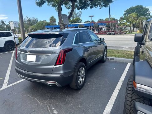 Used 2021 Cadillac XT5 Premium Luxury FWD image 2