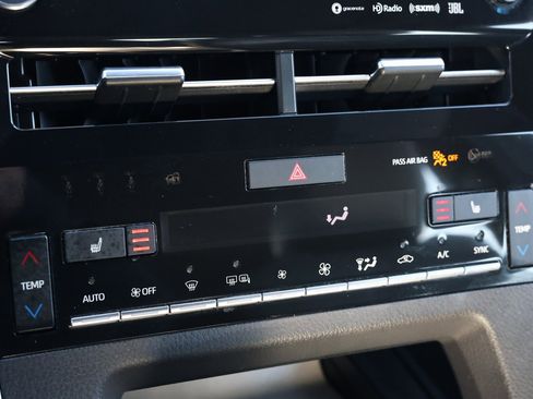 Used 2020 Toyota Avalon XLE image 23