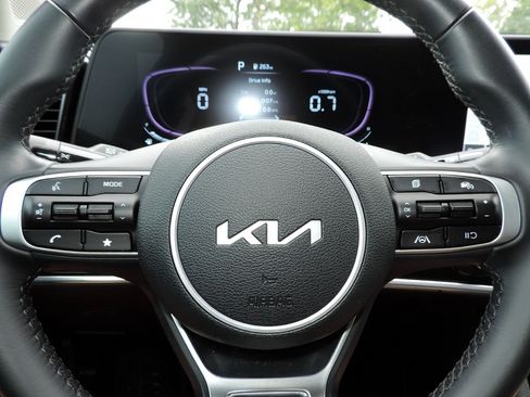Used 2025 Kia Sportage EX FWD image 23