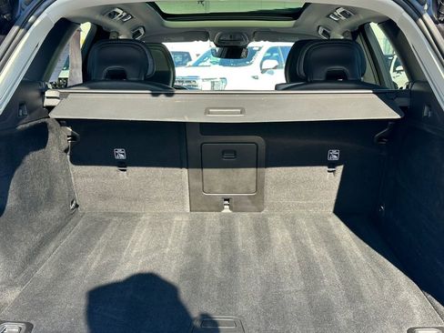 Used 2022 Volvo XC60 B5 Momentum w/ Climate Package image 32