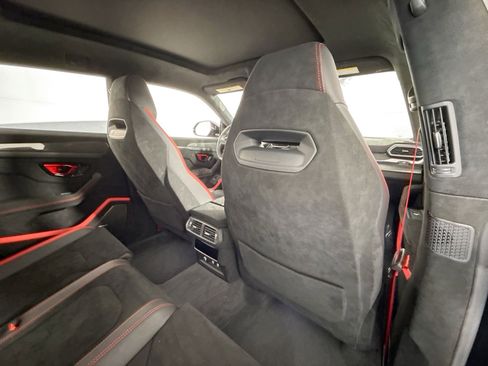 Used 2024 Lamborghini Urus Performante AWD/4WD image 24