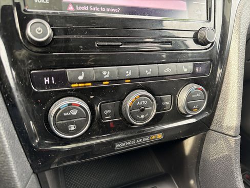 Certified 2021 Volkswagen Passat 2.0T R-Line image 22